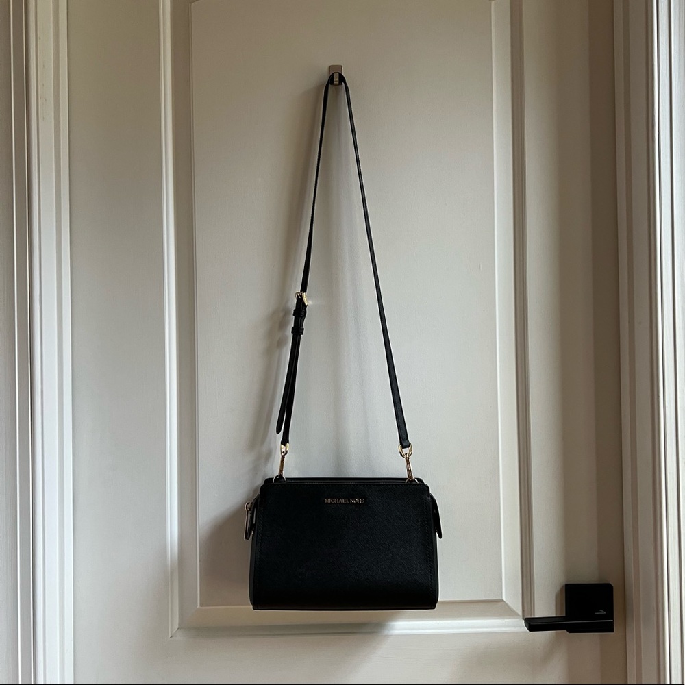 Michael Kors Black Saffiano Bag - Picture 2 of 10